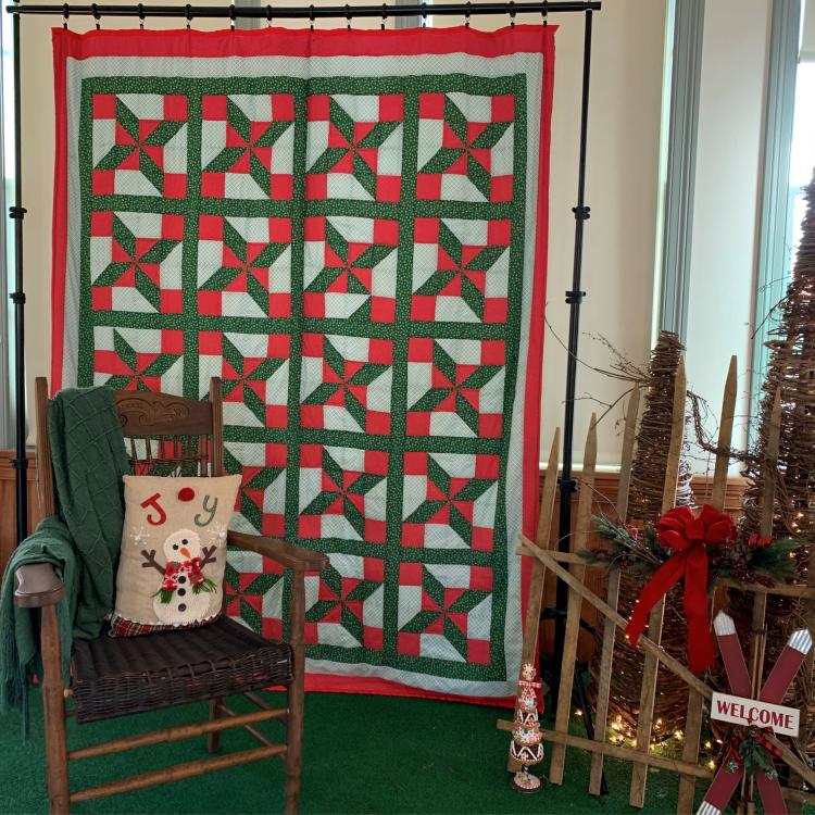  Christmas quilt at Extension Depot